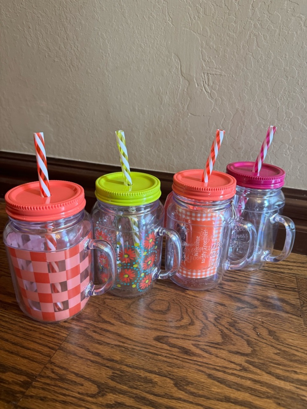 Pioneer Woman Plastic Mason Handle Drink Jars with Lids & Straws Set of 4